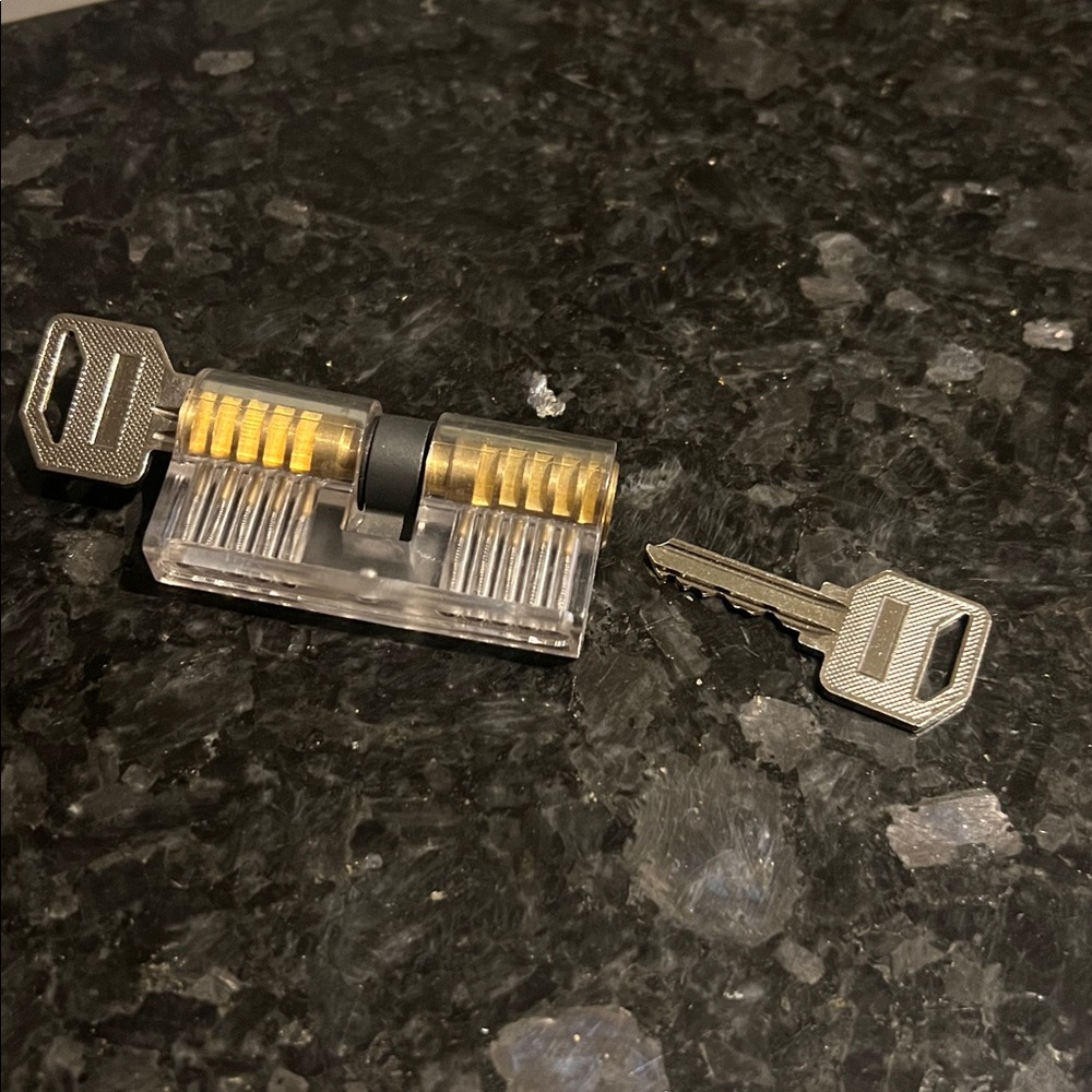Transparent locks and keys for lock picking practice - Picture 7 of 7